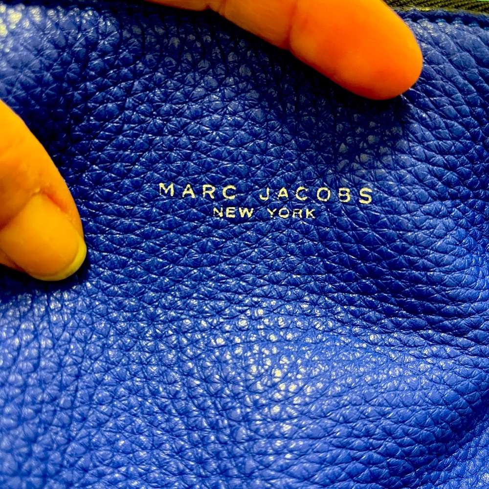 Barely used Marc jacobs hobo. Long or short strap.